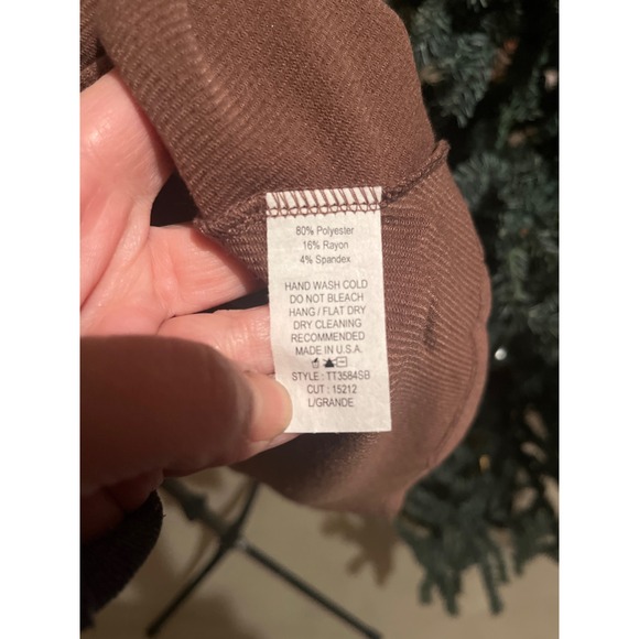 Chic TwoTone Textured Knit Top Sparkle Embellished Front Round Neck Short Sleeve - Picture 2 of 2